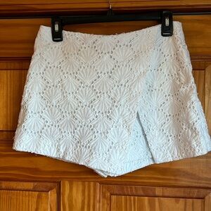 Lilly Pulitzer Women’s 2 White Shell Eyelet Skort
